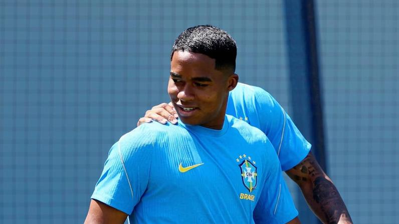 Endrick e Rayan em treino da seleção um dia antes da estreia na Copa