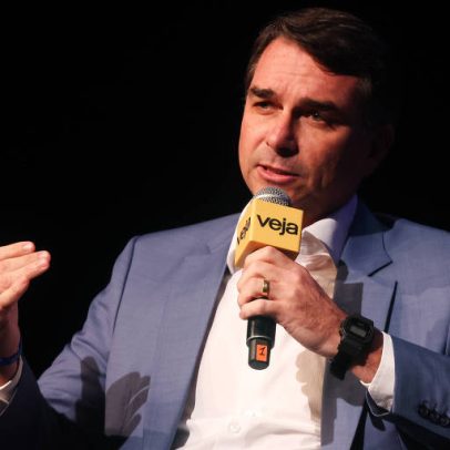 Flávio defende o Bolsa Família e menciona preconceito contra beneficiários