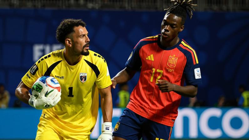 Vozinha, de Cabo Verde, com Nico Williams, da Espanha: jogo exclusivo da CazéTV na Copa do Mundo foi visto por 7 milhões, diz ibope