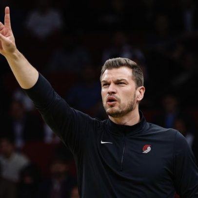 Tiago Splitter se aproxima de acordo para comandar o Chicago Bulls