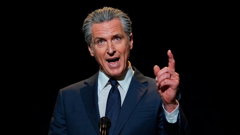 O governador da Califórnia, Gavin Newsom, durante evento do Partido Democrata em Los Angeles