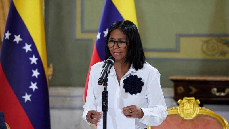 Líder interina Delcy Rodríguez em entrevista coletiva na capital venezuelana