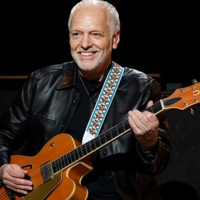 Peter Frampton lança disco após adaptação à doença muscular degenerativa