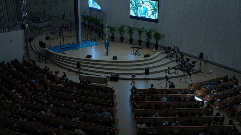 Celebração em templo da Igreja Adventista do Sétimo Dia