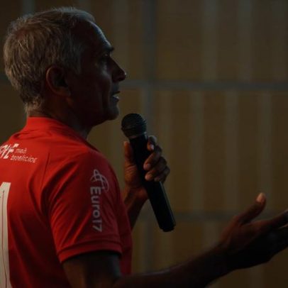 Romário diz que falta atitude de jogadores ao vestir a camisa da seleção