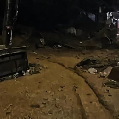 Chuva provoca deslizamento na Rocinha e arrasta veículos no Rio