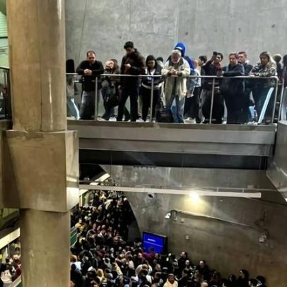 Falha no sistema de portas gera atraso em três linhas do Metrô de SP
