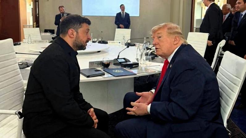 Volodimir Zelenski publica foto com Donald Trump nos bastidores do G7 na França