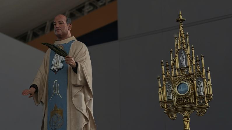 Imagem de Nazareno Lanciotti exposta durante a cerimônia que o tornou o primeiro beato da história de Mato Grosso