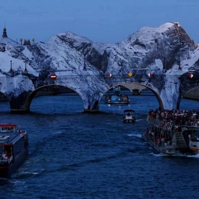 JR transforma Pont Neuf, a ponte mais antiga de Paris, em caverna monumental