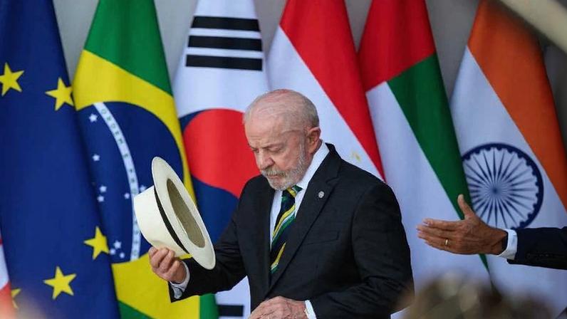 Presidente Lula durante o encontro do G7 em Évian, na França, nesta terça (16)