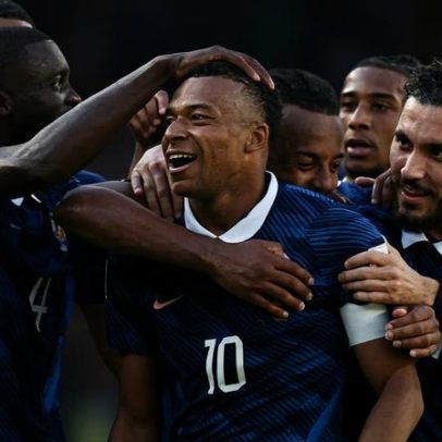 Mbappé usa flauta na comemoração de gol contra Senegal