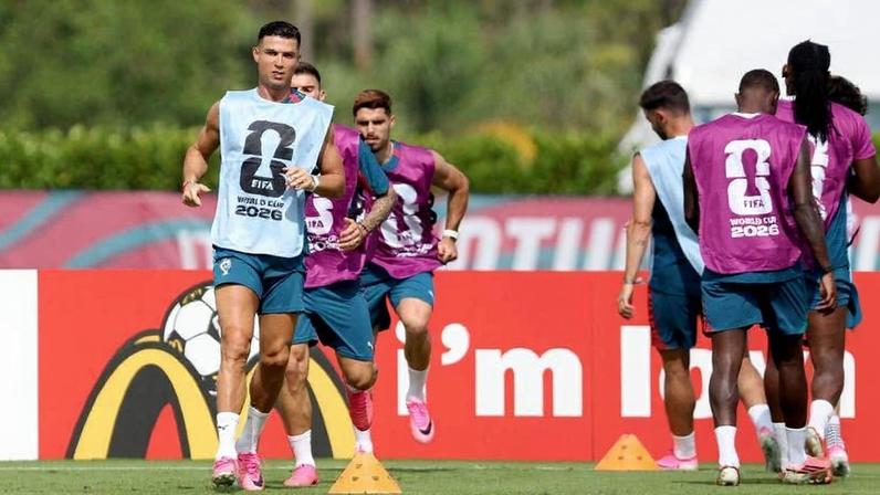 Cristiano Ronaldo e colegas de seleção portuguesa treinam em Palm Beach, na Flórida, antes da estreia na Copa