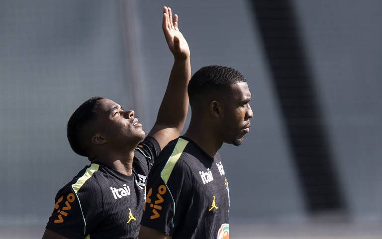 Endrick e Rawan durante treino da seleção brasileira em Morristown, no estado de Nova Jersey
