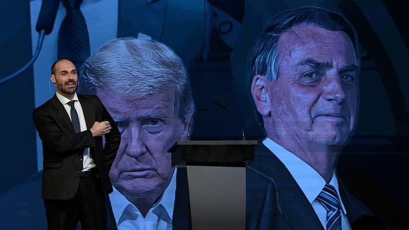 Eduardo Bolsonaro fala em evento conservador na Argentina, em 2024