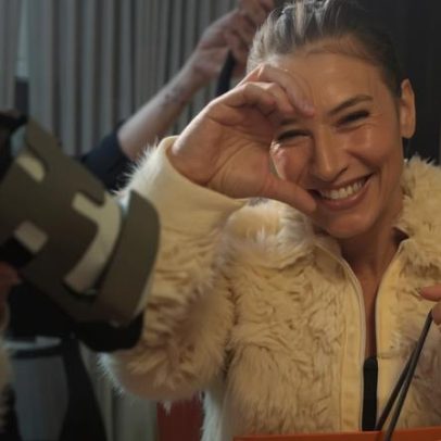 Simaria recebe sandália de R$ 7 mil de Simone Mendes em aniversário