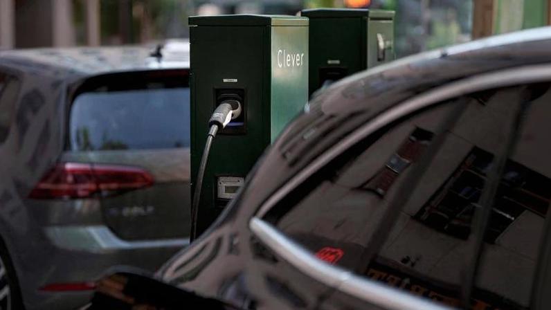 Estação de recarga de carros elétricos fabricada pela Clever em Copenhague, Dinamarca