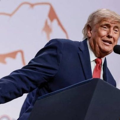 Trump diz que a situação política no Brasil é perigosa e confunde Bolsonaros