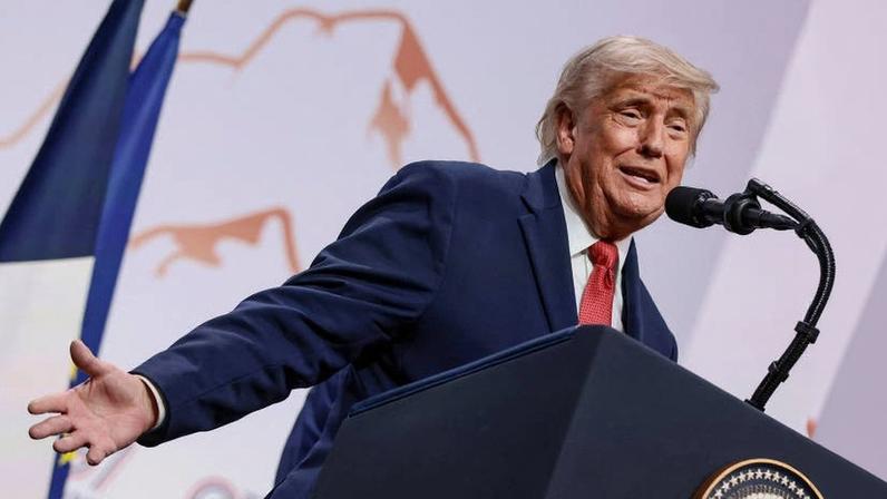 O presidente dos EUA, Donald Trump, durante entrevista a jornalistas no G7