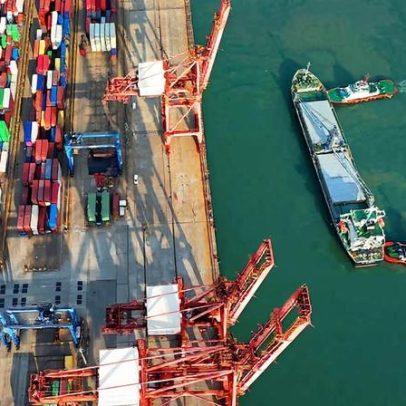 China avança na internacionalização do yuan e promete vigilância financeira