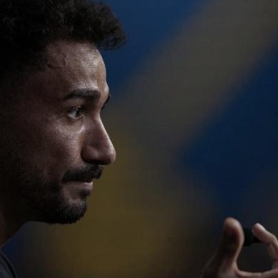 Danilo admite que Brasil fica atrás de rivais na formação da equipe