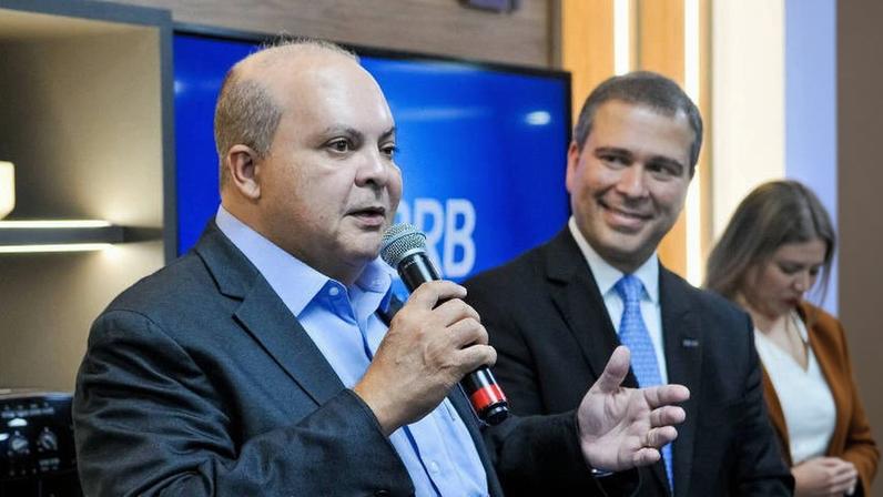 O ex-governador do DF Ibaneis Rocha (MDB) e o ex-presidente do BRB Paulo Henrique Costa em foto de 2022