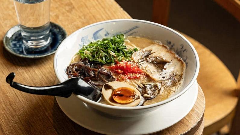 Lámen Tonkotsu black oil do restaurante Barikote Ramen, localizado na região oeste de São Paulo