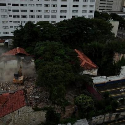 Demolição irregular de vila de casas dos anos 1930 na zona sul de SP