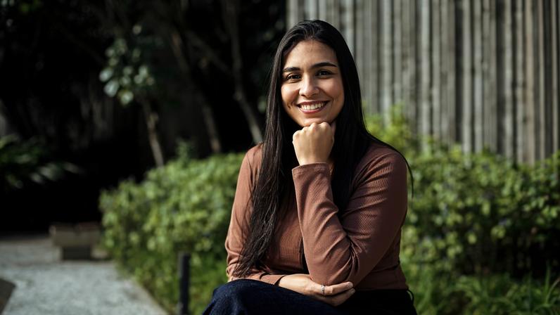 Thaís Santos, 24, veio de escola pública, é a primeira da família a se formar no ensino superior
