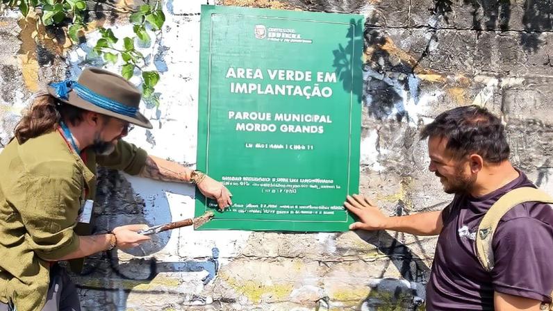 Placa foi instalada na área do futuro parque Morro Grande, na zona norte de São Paulo, em 2022