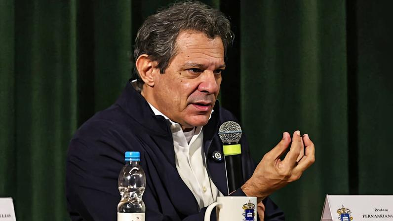 O ex-ministro Fernando Haddad em seminário na PUC-SP