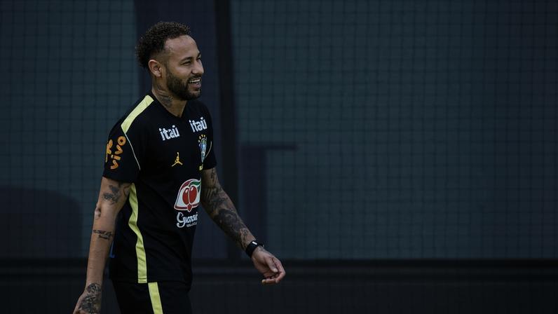 Neymar durante treino da seleção