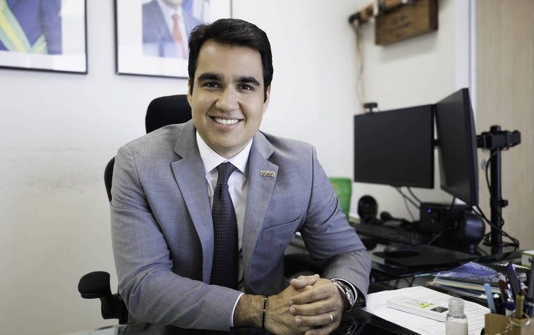 Eduardo Mendonça Sodré Martins é enteado de Jaques Wagner e secretário de Meio Ambiente da Bahia