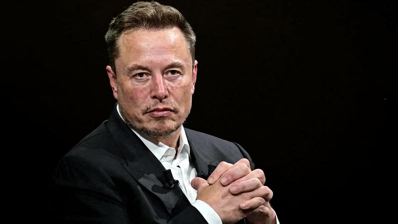 Elon Musk participa de feira de tecnologia em Paris