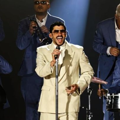 Bad Bunny se torna primeiro artista latino a arrecadar US$ 1 bilhão em turnês