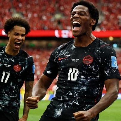 Canadá goleia Qatar com dois a mais e conquista a primeira vitória na Copa