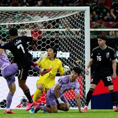 Goleiro sul-coreano falha, México avança à próxima fase da Copa
