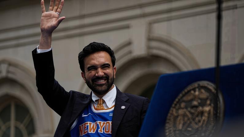 Zohran Mamdani, prefeito de Nova York, durante evento de celebração da vitória do Knicks na NBA deste ano