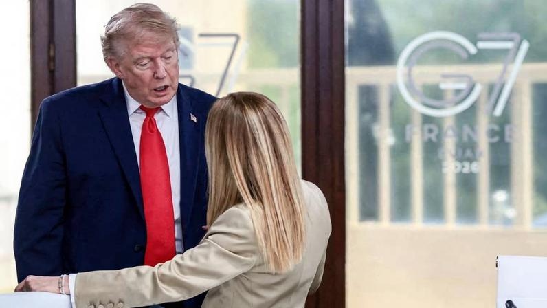 Trump e Meloni conversam durante cúpula do G7 em Évian, na França