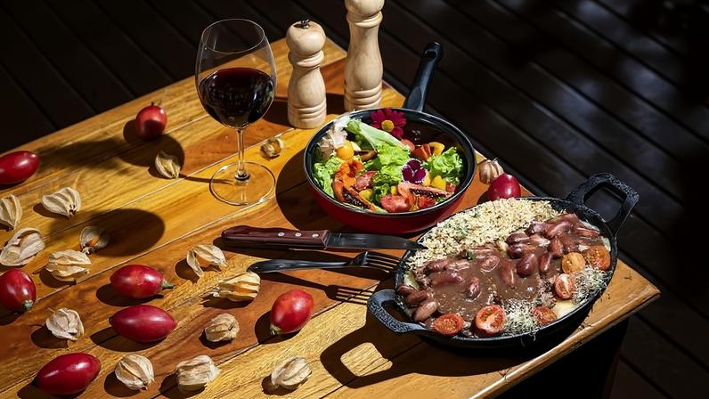 Prato de cupim com pinhão do restaurante Dona Chica Capivari, em Campos do Jordão