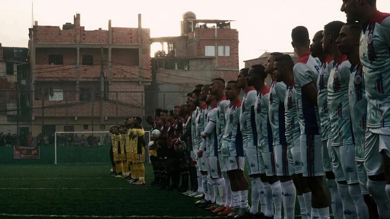 Cena da série documental 'Várzea: Onde Nasce o Futebol', da Netflix