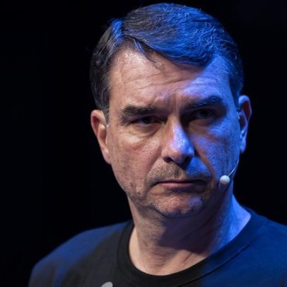 Flávio rejeita nova reforma da Previdência e promete manter salário mínimo