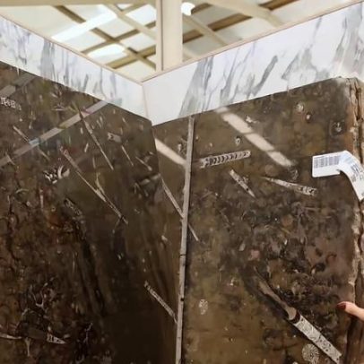 Ana Paula Siebert usa pedra com fósseis de 50 milhões na nova casa da família