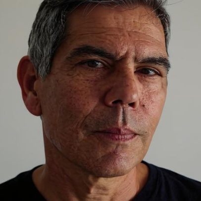 Dado Villa-Lobos lança disco que transforma tensão da pandemia em leveza musical