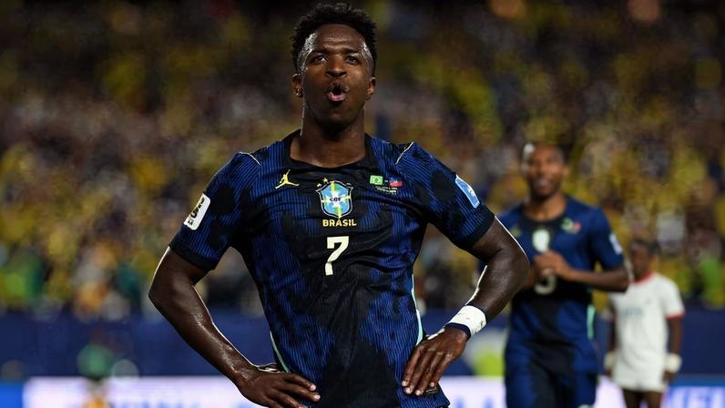 Vinicius Junior celebra terceiro gol da seleção contra Haiti