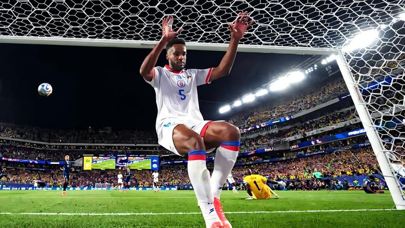 Hannes Delcroix lamenta terceiro gol sofrido pelo Haiti contra o Brasil