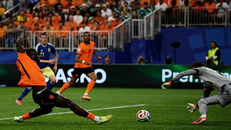 Brobbey marca o primeiro gol da partida contra a Suécia