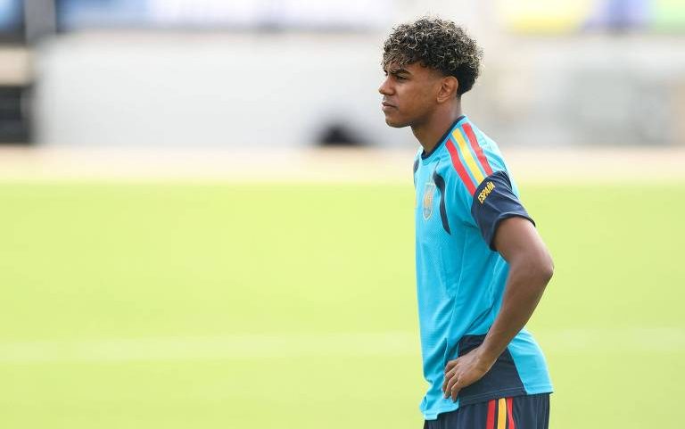 Lamine Yamal durante treino da seleção espanhola em Atlanta