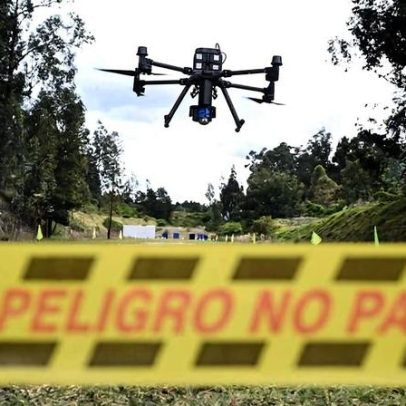 Presidente eleito na Colômbia enfrenta guerrilhas e drones
