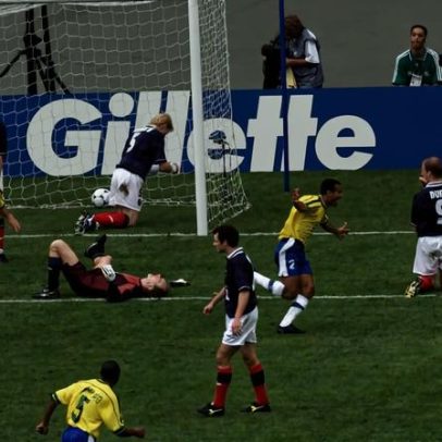 Escocês que fez gol contra o Brasil em Copa levou 20 anos para rever lance